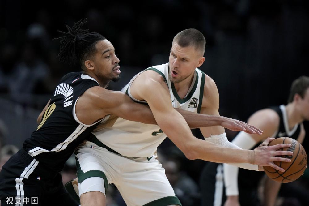 金秋底线空 金秋底线空